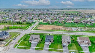 2264 Fountain Ln in New Lenox, IL - Building Photo - Building Photo