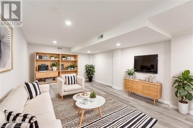 property at 927 Teal Dr