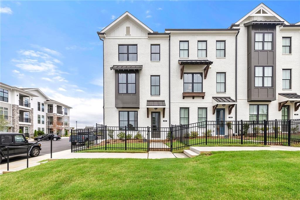 532 Healy Dr in Cumming, GA - Building Photo