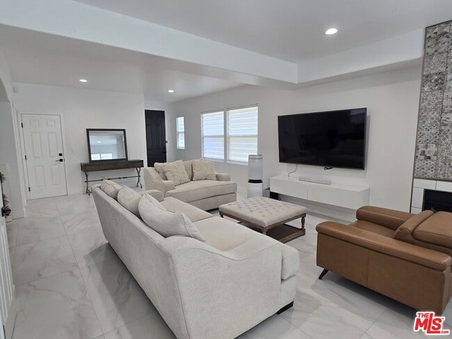 8004 Rose St in Paramount, CA - Building Photo - Building Photo