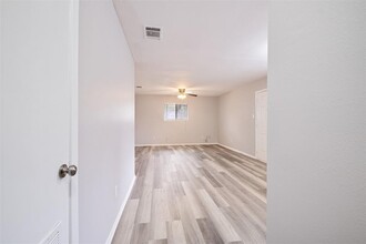 1809 Magnolia Dr in Round Rock, TX - Foto de edificio - Building Photo