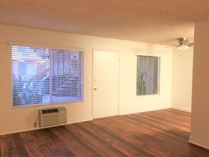 Arizona Towers Apartments in San Diego, CA - Building Photo - Interior Photo