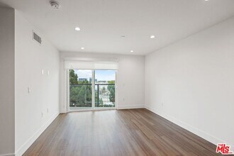 1539 Purdue Ave in Los Angeles, CA - Foto de edificio - Building Photo