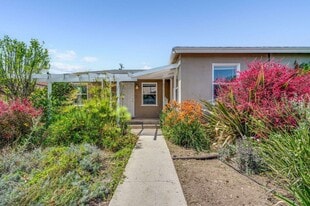 6901 Bertrand Ave in Reseda, CA - Building Photo