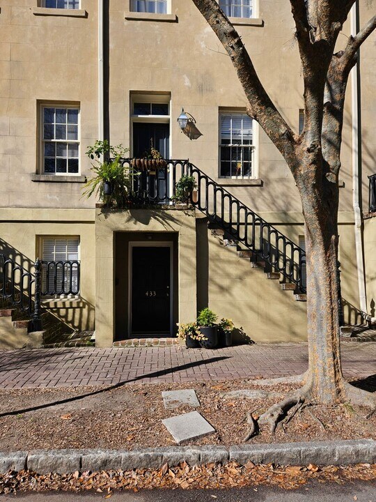 433 Barnard St in Savannah, GA - Building Photo