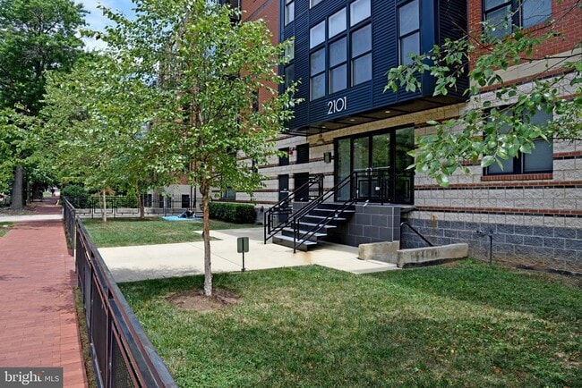 2101 11th St NW