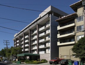 Grand Lake Gardens in Oakland, CA - Building Photo - Building Photo