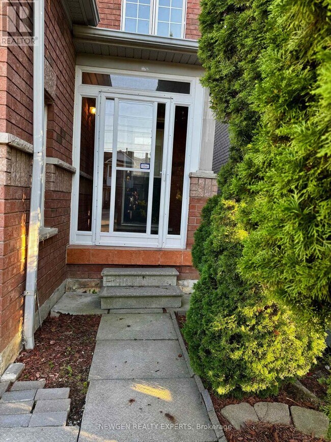 7422 Magistrate Terrace in Mississauga, ON - Building Photo - Building Photo