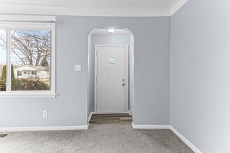 23123 Lambrecht Ave in Eastpointe, MI - Building Photo - Building Photo