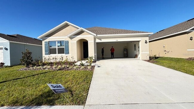 property at 914 Princess Sabal Pt