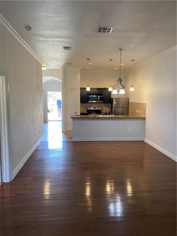 404 Mesa Dr in Del Valle, TX - Building Photo - Building Photo