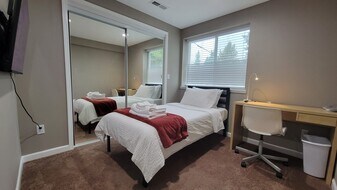 1803 N 200th St in Shoreline, WA - Building Photo