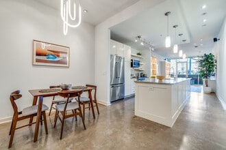 2950 McKinney Ave, Unit #101 in Dallas, TX - Building Photo - Building Photo
