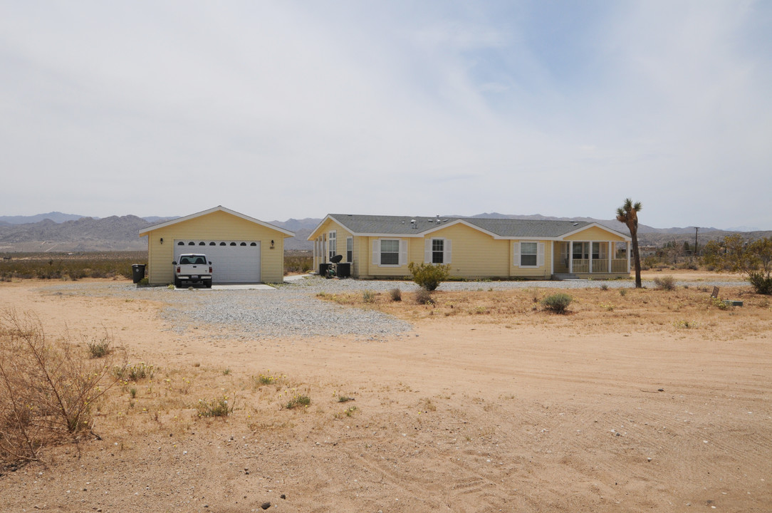 62977 Golden St in Joshua Tree, CA - Foto de edificio