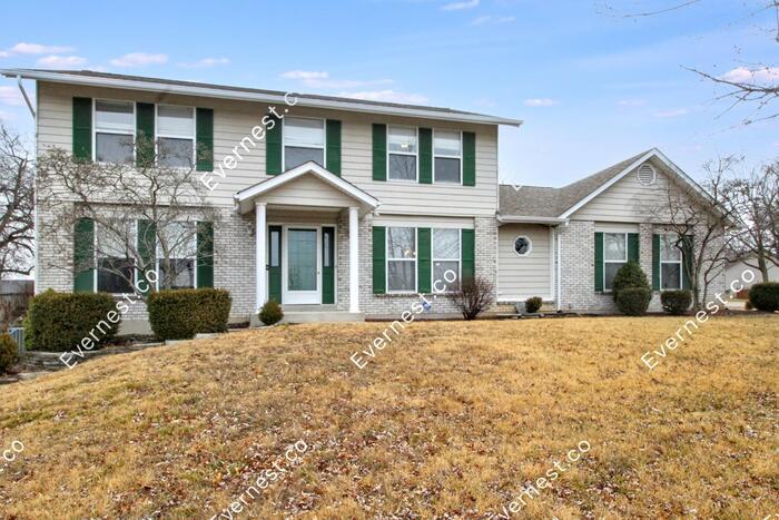 1370 Timothy Ridge Dr in St. Charles, MO - Building Photo