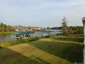 11182 River Highlands Dr in Saint Amant, LA - Foto de edificio - Building Photo