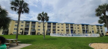 3131 S Ridgewood Ave in South Daytona, FL - Foto de edificio - Building Photo