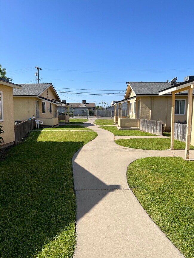 112 E 12th St in Merced, CA - Building Photo - Building Photo