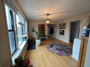 2032 W Birchwood Ave in Chicago, IL - Foto de edificio - Building Photo