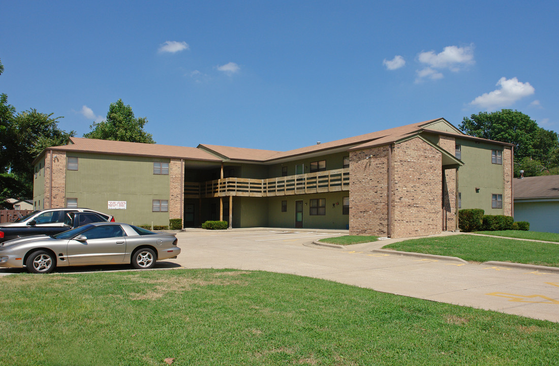 1373 E Division St in Springfield, MO - Building Photo