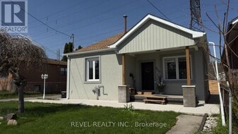 520 Cochrane Rd in Hamilton, ON - Building Photo