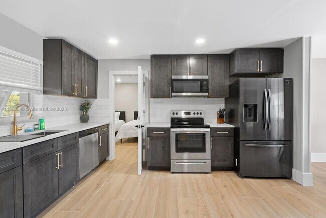 736 Prosperity Farms Rd in North Palm Beach, FL - Building Photo - Building Photo