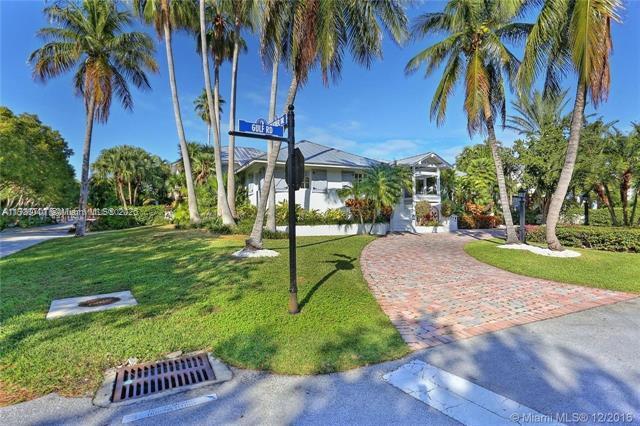 390 Gulf Rd in Key Biscayne, FL - Foto de edificio