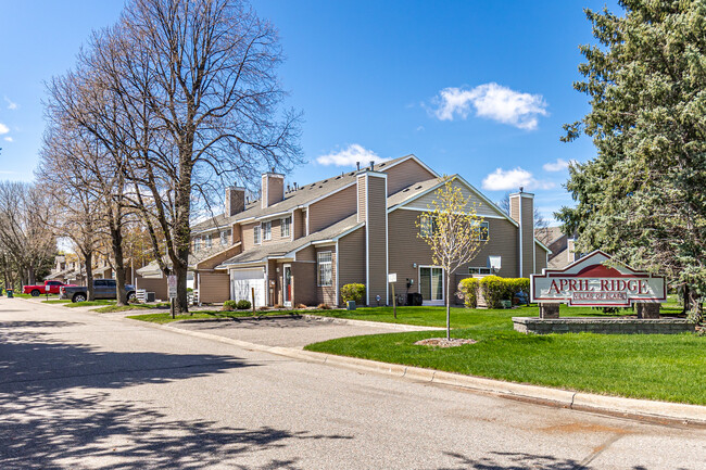 April Ridge in Blaine, MN - Building Photo - Building Photo