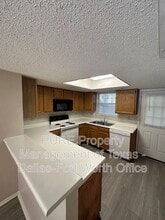 4004 W Pioneer Dr in Irving, TX - Building Photo - Building Photo