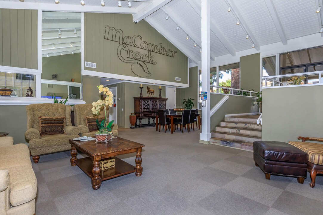McComber Creek Apartments in Buena Park, CA - Foto de edificio