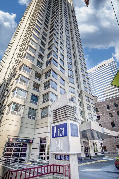440 N Wabash Ave, Unit 407 in Chicago, IL - Building Photo