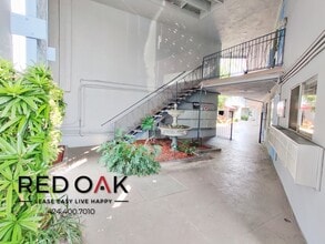 12520 Lakewood Blvd in Downey, CA - Foto de edificio - Building Photo