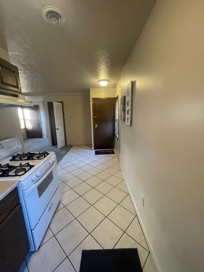 355-2 11th St, Unit 355 11th St FLR-2 in Monaca, PA - Foto de edificio - Building Photo