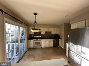 6104 Coventry Way in Mount Laurel, NJ - Building Photo - Building Photo