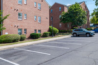 Buchanan Gardens Apartments in Arlington, VA - Building Photo - Building Photo