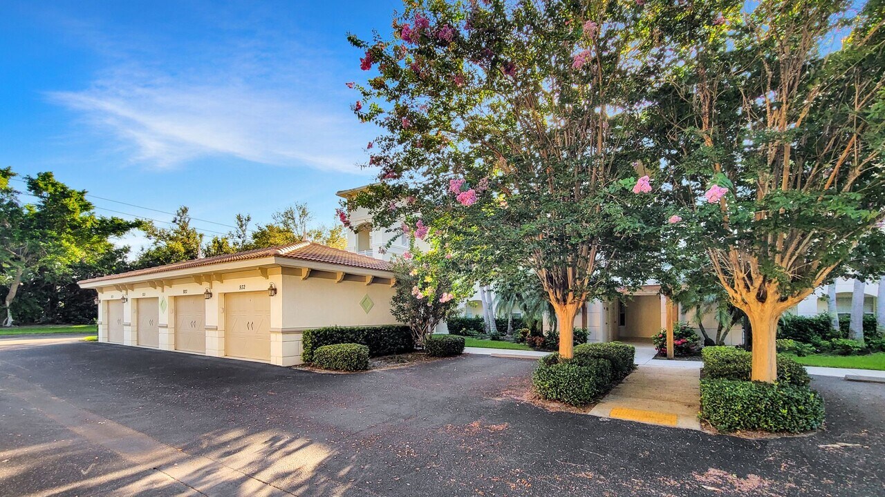 900 San Lino Cir in Venice, FL - Building Photo
