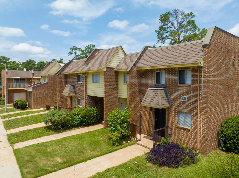 The Residences at Whispering Pines in Tallahassee, FL - Building Photo