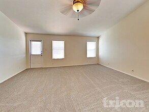 2102 York Bend in San Antonio, TX - Building Photo - Building Photo