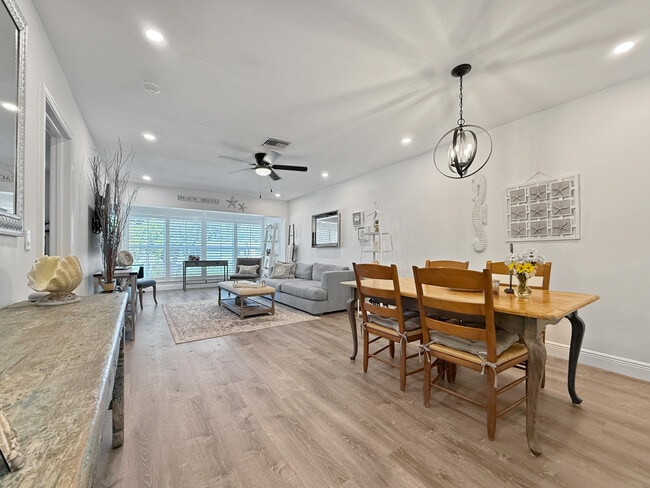 1021 Flame Vine Ave in Delray Beach, FL - Building Photo - Building Photo