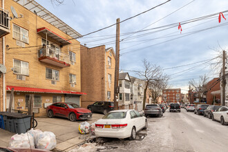 35-29 109th St in Corona, NY - Building Photo - Building Photo