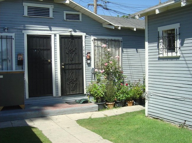 1199 W 37th Dr in Los Angeles, CA - Building Photo - Building Photo