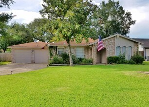 3800 Kingsway Dr in Baytown, TX - Building Photo - Building Photo
