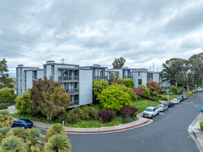 Mariners Condominium in San Mateo, CA - Building Photo - Building Photo