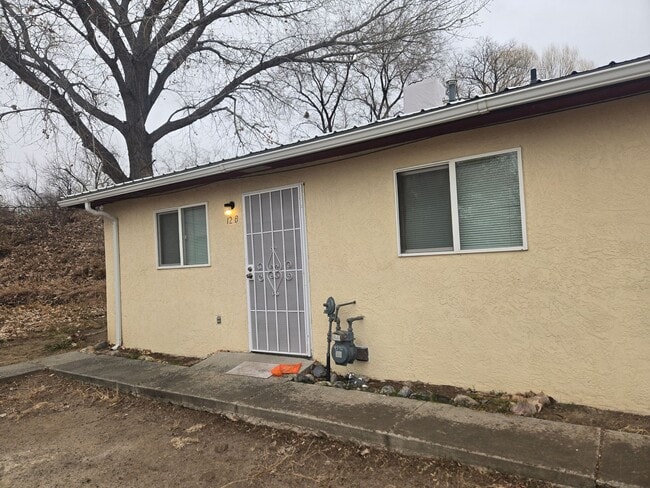 property at 1406 Saiz Ln