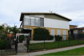 10235 Darby Ave in Inglewood, CA - Foto de edificio - Building Photo