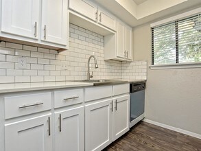 3503 Harmon Ave-Unit -6 in Austin, TX - Building Photo - Building Photo