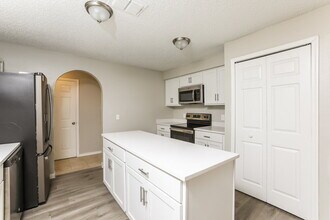 1097 Amanda Kay Cir in Sanford, FL - Building Photo - Building Photo