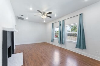 220 Laclede Ave in San Antonio, TX - Building Photo - Building Photo