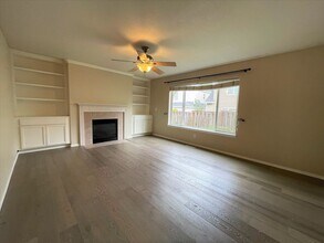 16873 NW Oak Creek Dr in Beaverton, OR - Building Photo - Building Photo