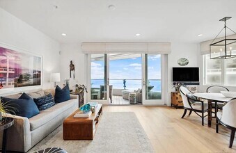6767 Neptune Pl in San Diego, CA - Building Photo - Building Photo